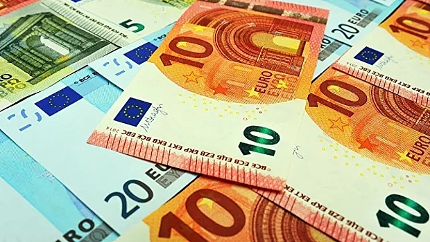 Официальный курс евро вырос до 71,17 рубля