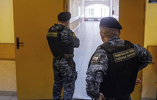 Тело подсудимого сутки пролежало в туалете российского суда