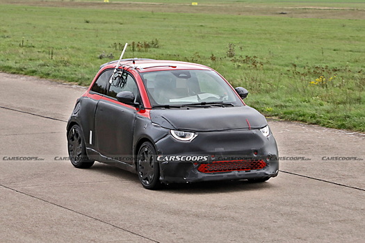 Версия Abarth Fiat 500 EV вышла на тестовые испытания с переработанным обвесом