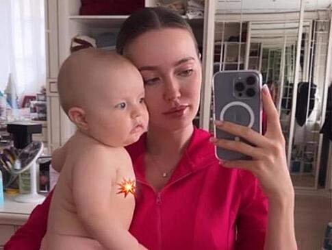 Жену Дмитрия Тарасова срочно госпитализировали с маленьким сыном