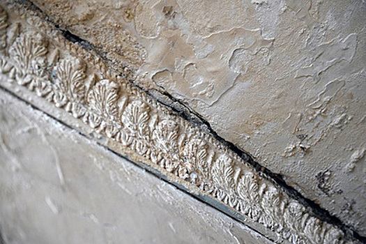 Для российских сирот построили аварийный дом и выселили их