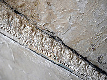 Для российских сирот построили аварийный дом и выселили их