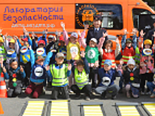 В Магадане на главном проспекте города полицейские провели профилактическую акцию «Добрая ладошка»