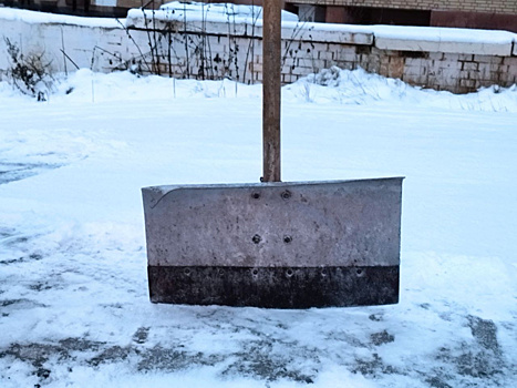 Уличную лестницу на Трофимова очистили от снега