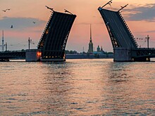 Петербурженка погибла во время свидания, упав в котлован разведенного моста: жуткое видео