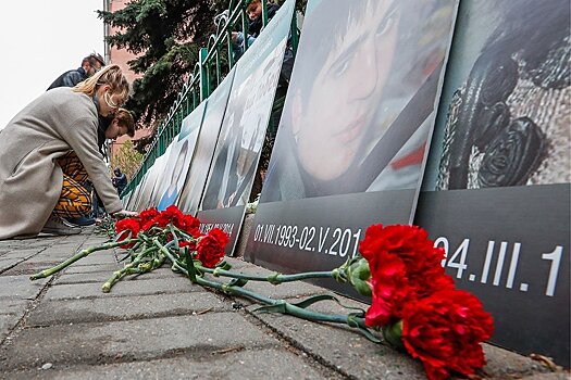Одесситы возложили цветы к Дому профсоюзов