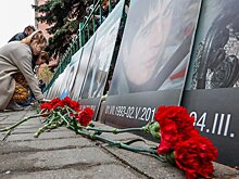 Одесситы возложили цветы к Дому профсоюзов