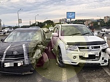 Перекладина забора пронзила салон автомобиля в результате ДТП в Приморье