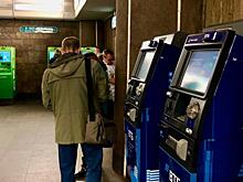 Корзина прохудилась: почему россияне отказываются от вкладов в долларах и евро