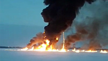 Очевидец о прорыве нефтепровода на Оби: Был взрыв, загорелся даже лед
