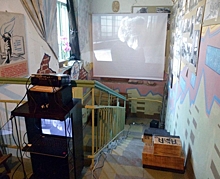 В парадной жилого дома в Выборге открыли кинотеатр