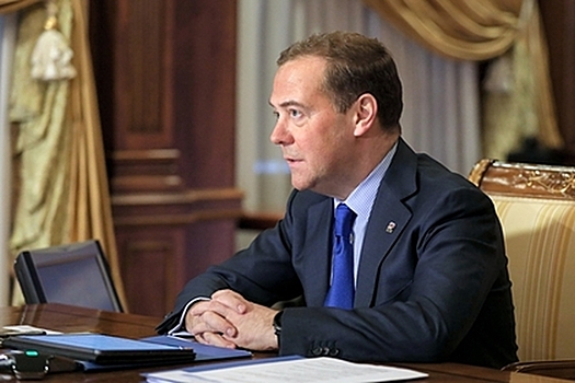 Медведев спрогнозировал волатильность доллара при Байдене