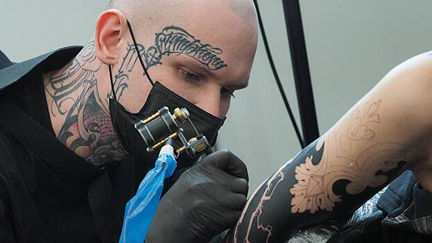 Ученые предупредили о рисках рака из-за татуировок