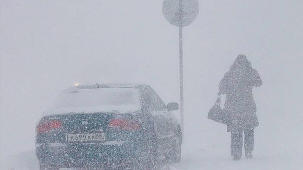 На юге Сахалина из-за метели ограничили движение по дорогам