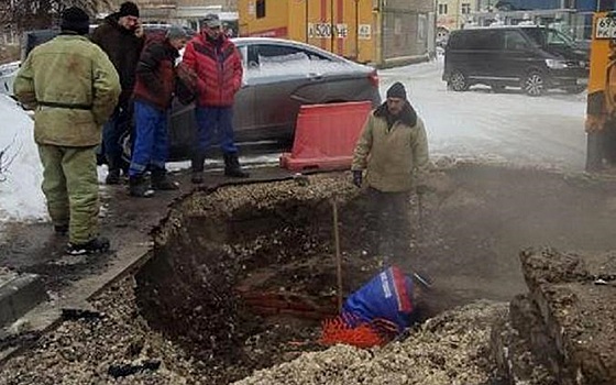 В Рязани ликвидируют коммунальную аварию на Дзержинского