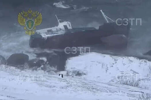 У берегов Териберки после затопления судна утечки нефтепродуктов нет