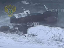 У берегов Териберки после затопления судна утечки нефтепродуктов нет