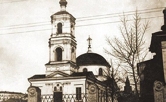 На месте "Пирамиды": уничтоженный Успенский собор и злополучный кинотеатр-недострой Казани