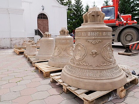 Храму на Тарской подарили новые колокола