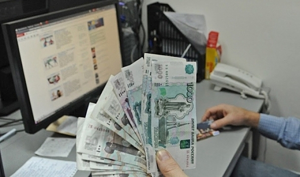 Финансист Никитина рекомендует не покупать валюту и акции
