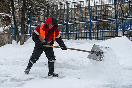 Более 35 тыс. км дорог очистили в Подмосковье от снега за сутки