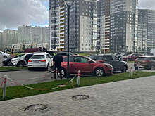 В Санкт-Петербурге водитель протаранил три автомобиля на парковке