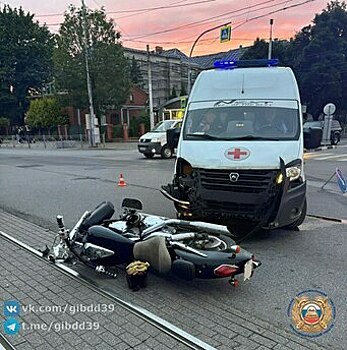 На Горького мотоциклист не пропустил скорую, спешившую на вызов, и стал пациентом: ГАИ — о подробностях аварии