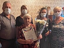 Сотрудники Центра «Царицинский» поздравили ветерана с юбилеем