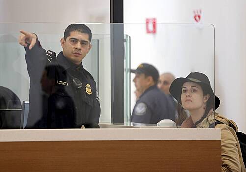 США захотели получать данные из соцсетей туристов за последние пять лет