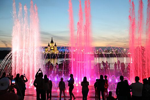 В Петербурге официально начался сезон фонтанов
