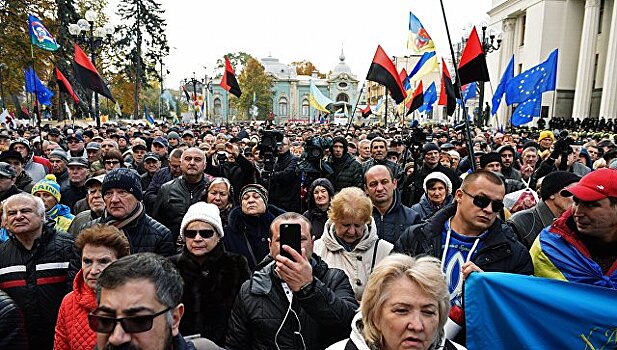 Почти 80% жителей Украины не доверяют Раде и президенту
