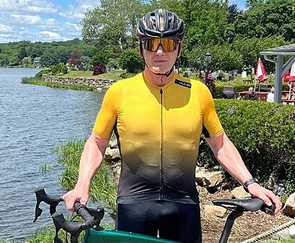 Известный ведущий попал в аварию и показал огромный синяк