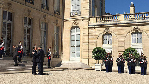 Во Франции началась встреча Порошенко и Макрона