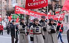 В Рязани к демонстрациив честь Октябрьской революции присоединились реконструкторы