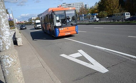 Нужны ли автобусные полосы без автобусов? Автовладельцы Челнов поставили вопрос мэру автограда