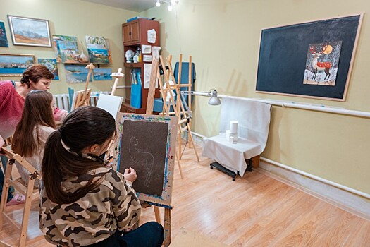 Полиция Ейска проверяет семью девочки, продававшую рисунки ради ноутбука