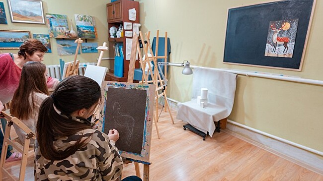 Полиция Ейска проверяет семью девочки, продававшую рисунки ради ноутбука