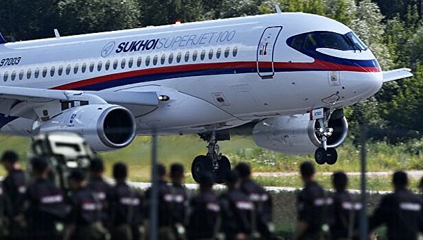 Мантуров назвал сроки начала поставок SSJ100 за рубеж