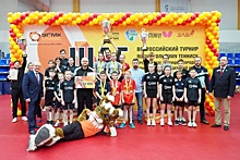 Победителям детского теннисного турнира "Шаг в будущее" вручили кубки и медали