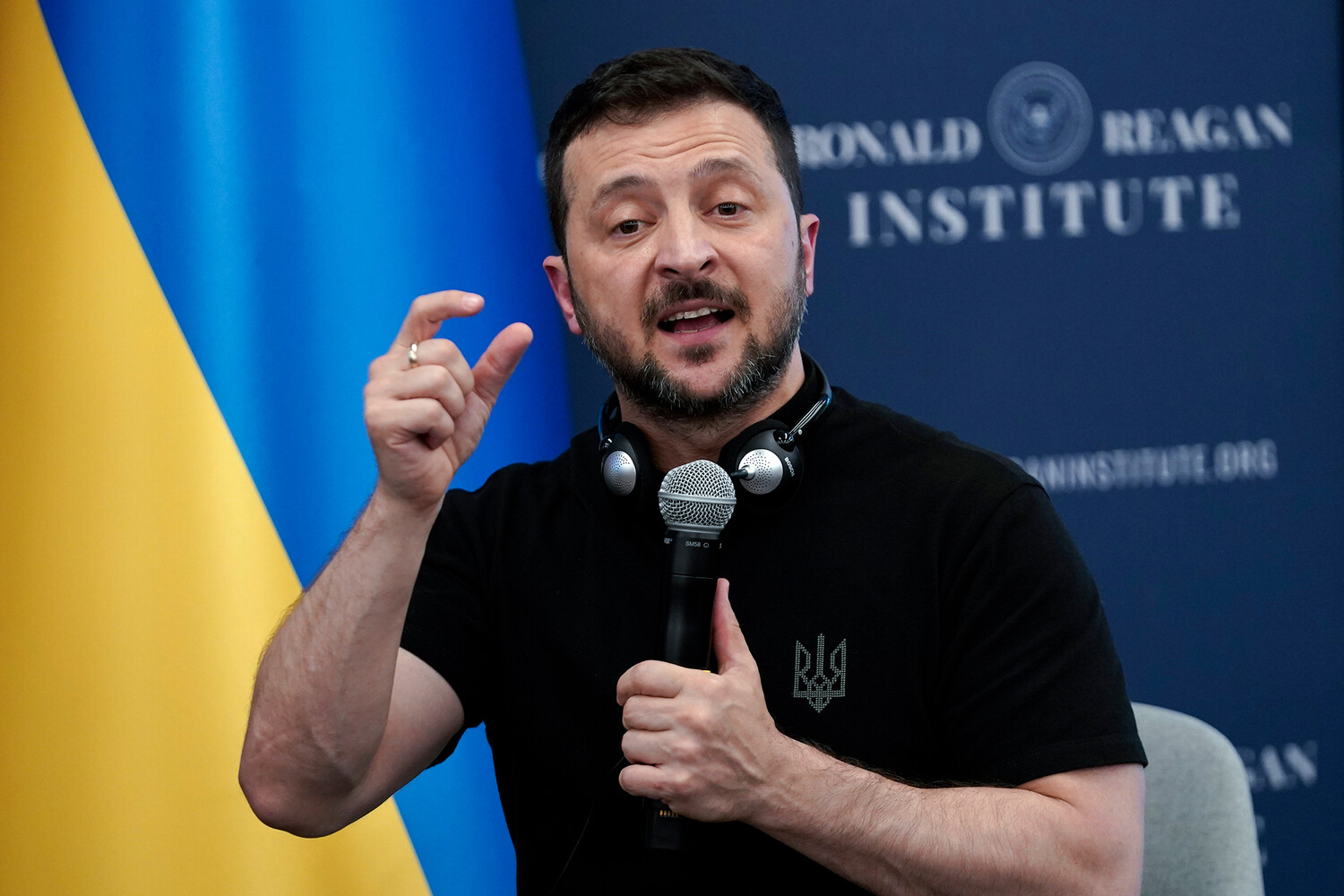 Депутат Гончаренко: Зеленский запер послов G7 на время подписания закона о НАБУ