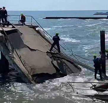 Причал обрушился в Алуште в Крыму
