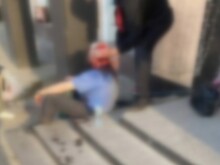 В центре Рязани засняли мужчину с окровавленной головой
