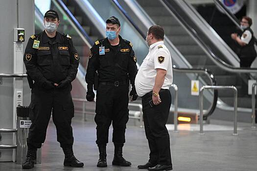 Пьяный россиянин заявил о бомбе на борту самолета и угодил в полицию