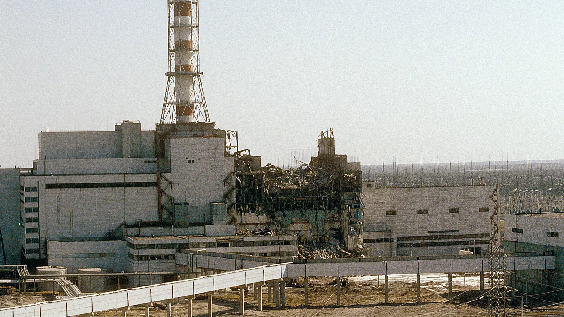 В МАГАТЭ заявили, что новый саркофаг над Чернобыльской АЭС утратил основные функции безопасности
