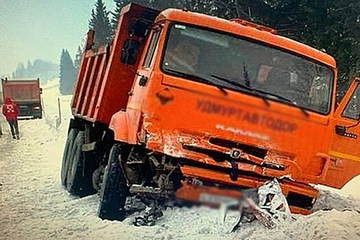 В ДТП на трассе в российском регионе погибли двое полицейских и подозреваемый