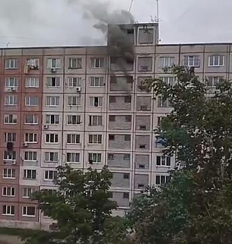 В одном из городов Приморья горит гостинка (видео)