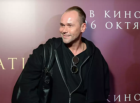 Максим Аверин заявил, что ему не тяжело переходить из одного театра в другой