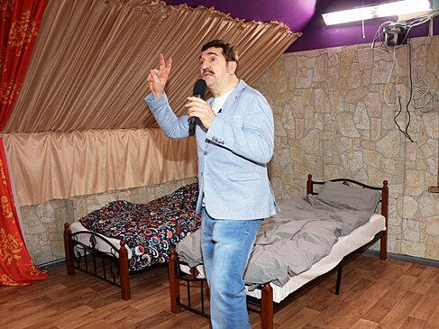 Валерия Комиссарова обвинили в строительстве клоповников для гастарбайтеров