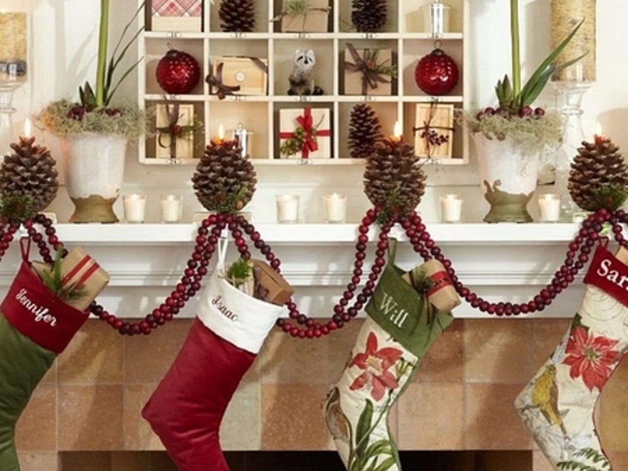 Новогодние фотокарточки. Рождественский коллаж. Украсить дом к новому году. Украшение комнаты к новому году. Ветки новогодние в интерьере.