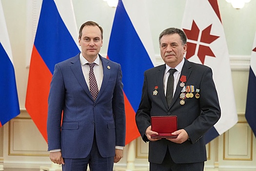 Глава Мордовии вручил награды лучшим машиностроителям республики